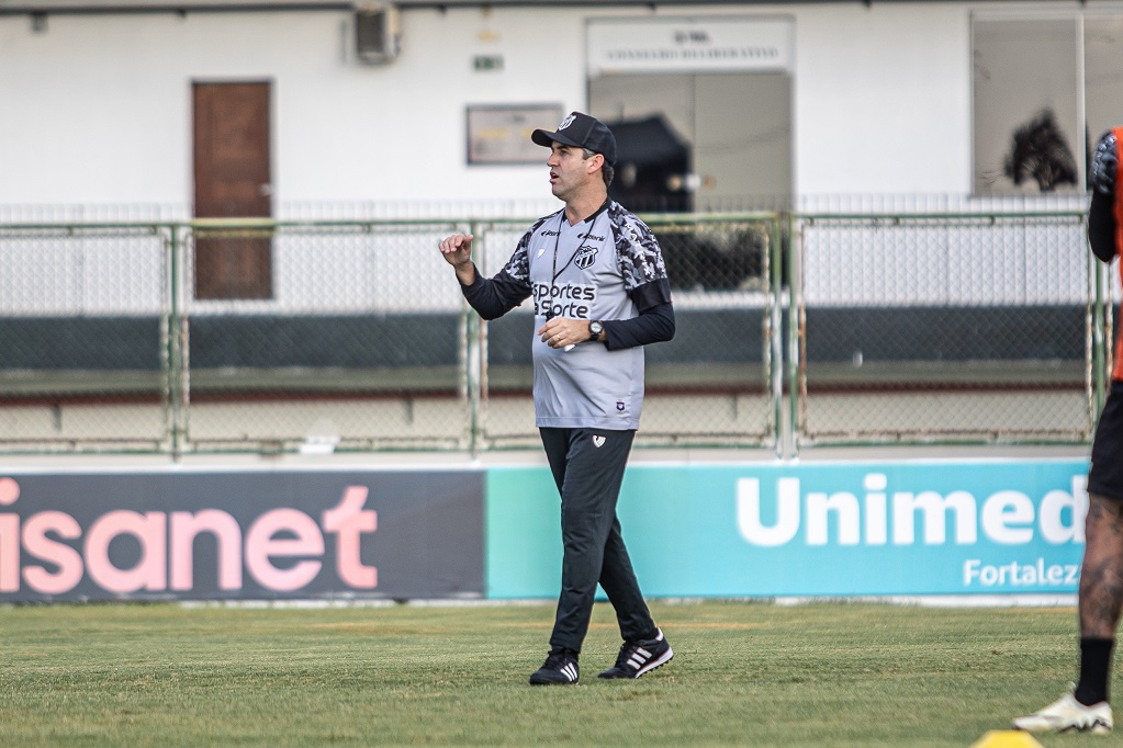 Ceará segue preparação para confronto com a Chapecoense: Condé comanda treino técnico focado em finalizações