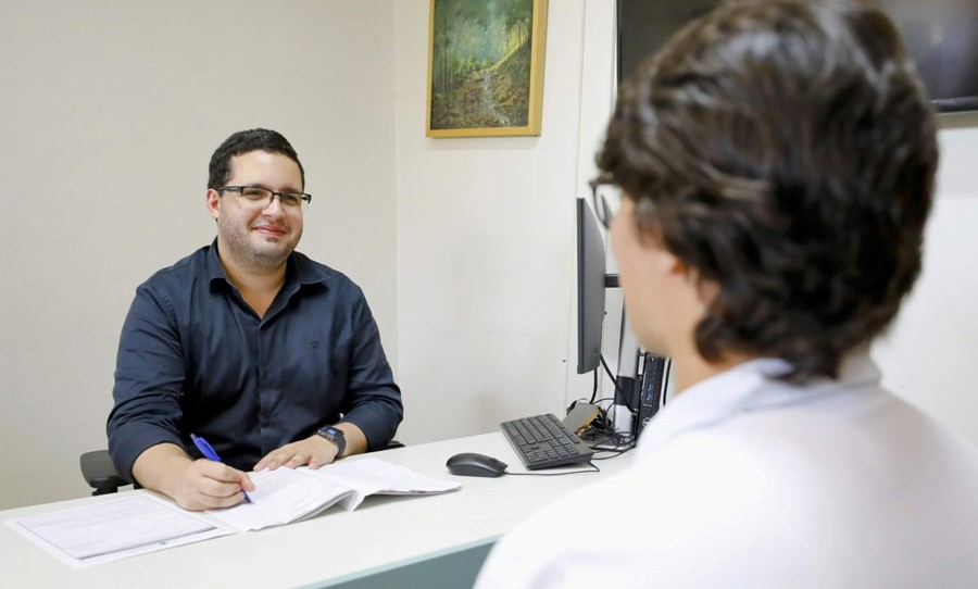 Foto: Internet  (Psiquiatra do HSM orienta sobre a importância de observar os sinais de alerta e buscar atendimento especializado em saúde mental)