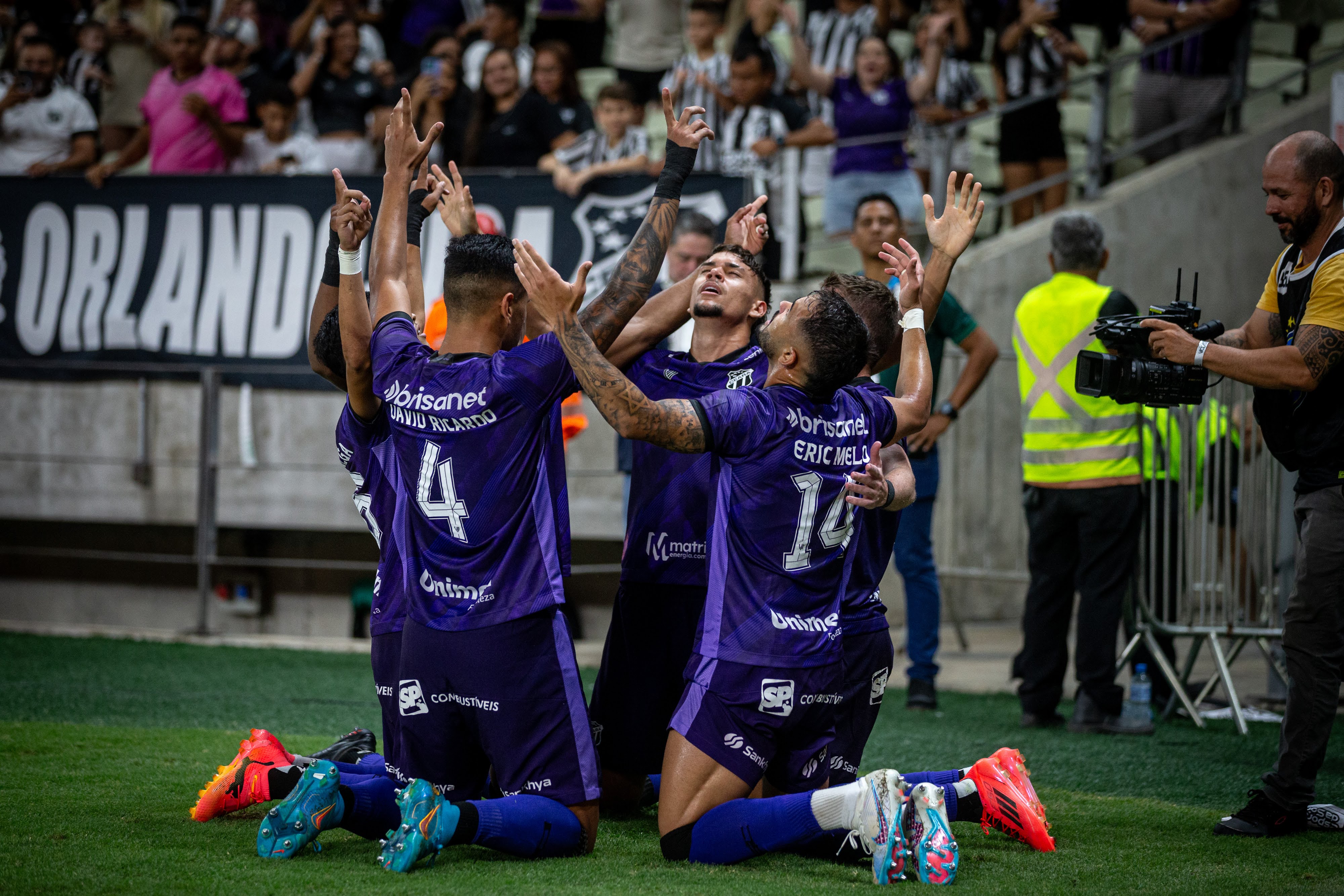 Ceará vence o Avaí por 2 a 0, encosta no G4 e mantém sonho de acesso à Série A